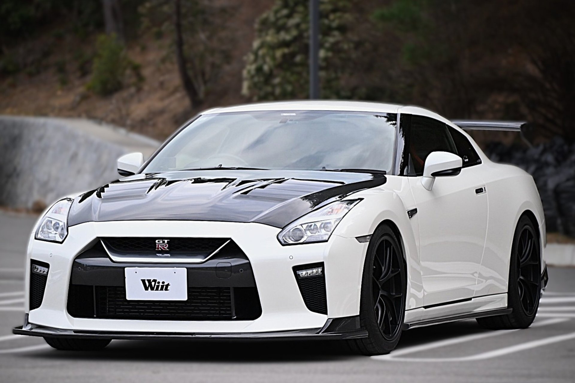 NISSAN GT-R - View 1