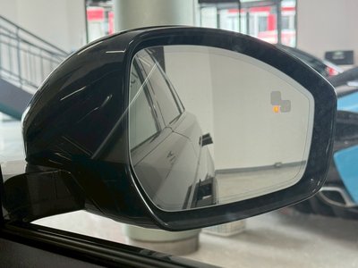 2022 LAND Rover RANGE ROVER VELAR — миниатюра 14