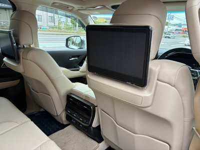 2023 Toyota LAND CRUISER 300 — миниатюра 18