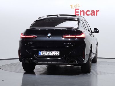 2023 BMW X4 photo 3