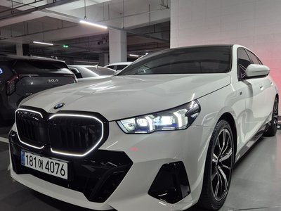 BMW 5 SERIES