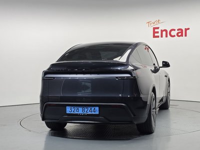 TESLA MODEL Y - 4