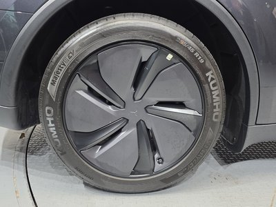 TESLA MODEL Y - 8