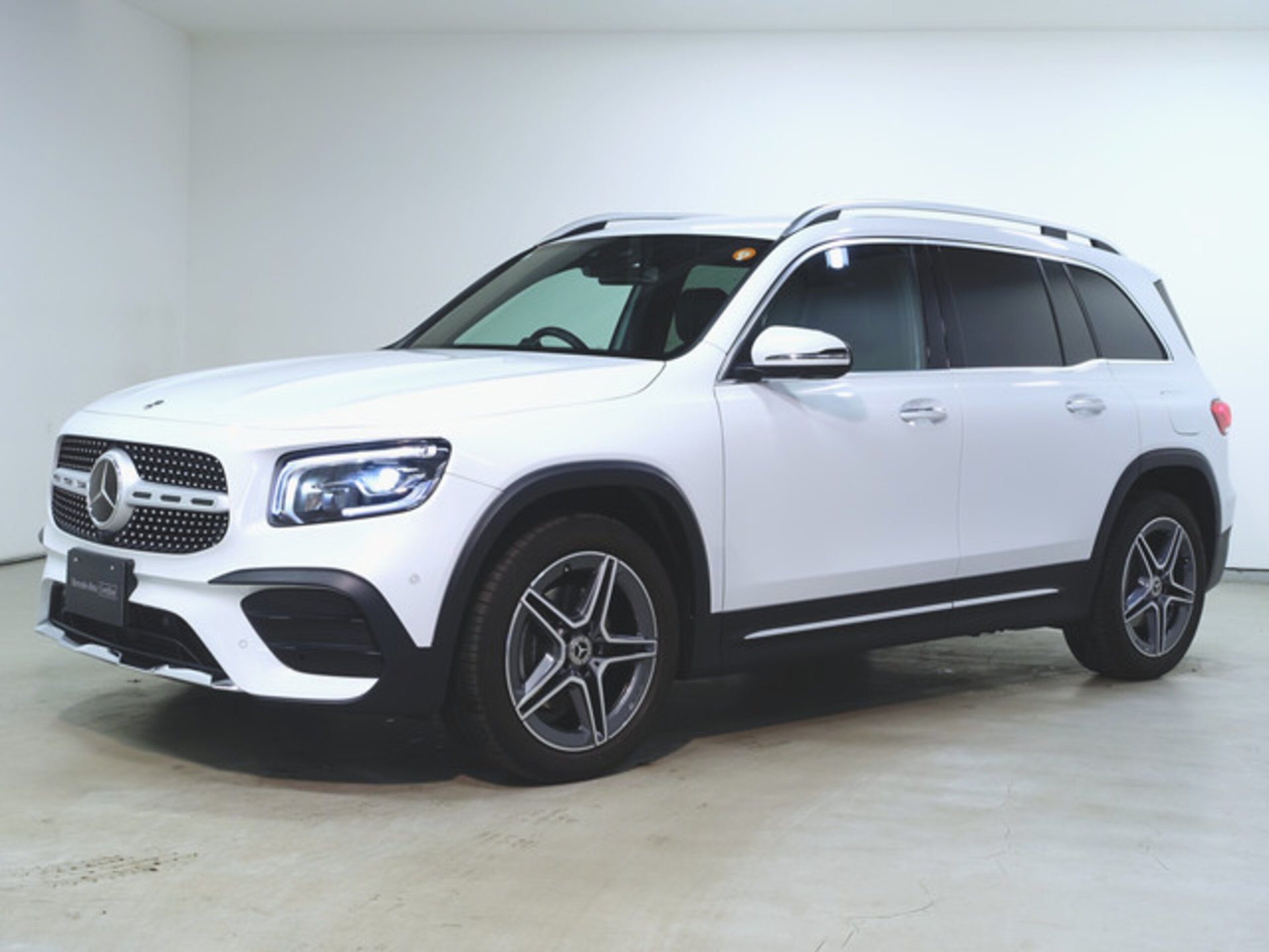 MERCEDES-BENZ GLB - View 1