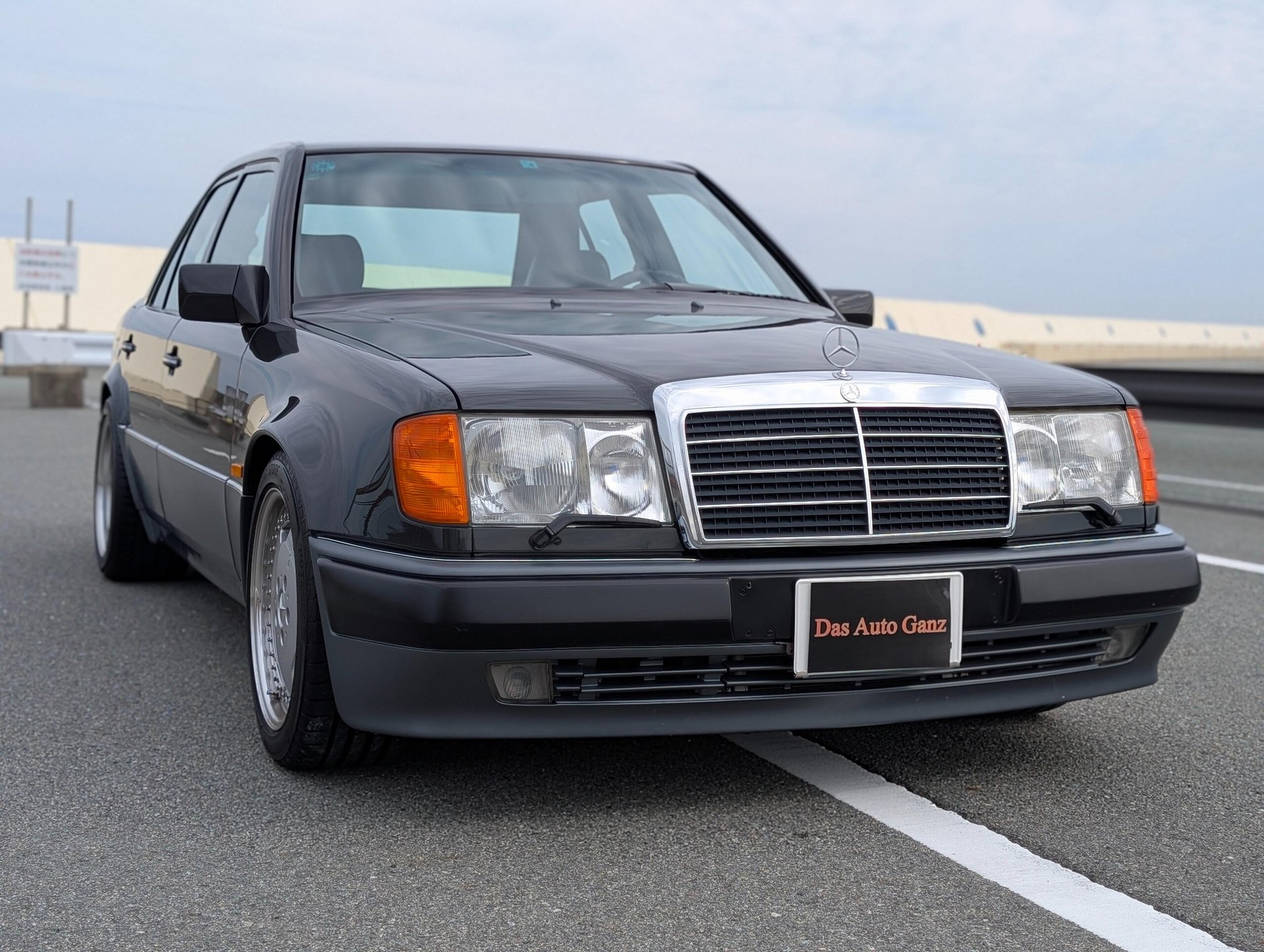 MERCEDES-BENZ MEDIUM-CLASS - View 1