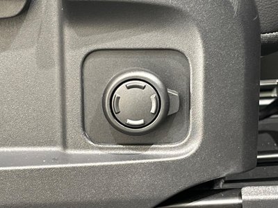 LAND ROVER DEFENDER - 9