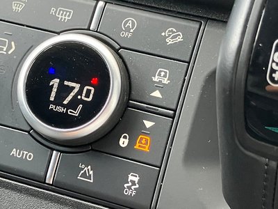 LAND ROVER DEFENDER - 7