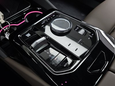 صورة مصغرة 12 لـ 2025 BMW 5 SERIES