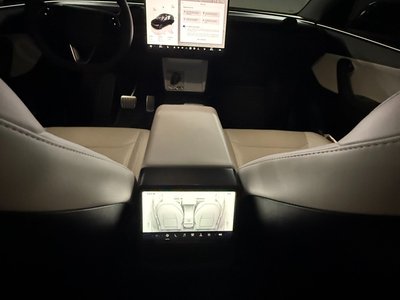 TESLA MODEL Y - 8