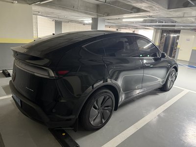 TESLA MODEL Y - 3