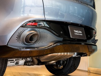 ASTON MARTIN DBX - 8