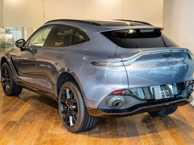 ASTON MARTIN DBX - 4