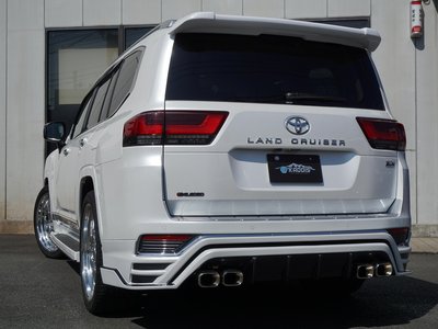 TOYOTA LAND CRUISER 300 - 9