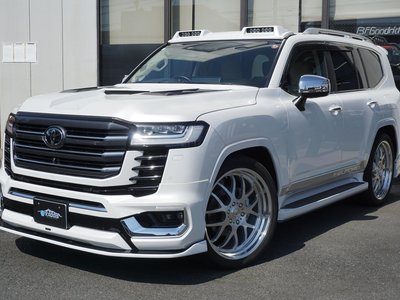 TOYOTA LAND CRUISER 300 - 1