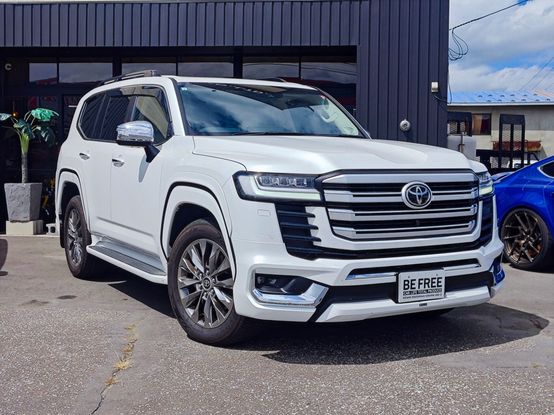 TOYOTA LAND CRUISER 300 - View 1