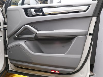 2022 Porsche CAYENNE thumbnail 49