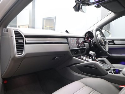 2022 Porsche CAYENNE thumbnail 57