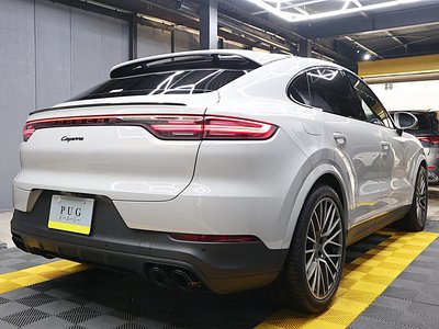 2022 Porsche CAYENNE photo 9