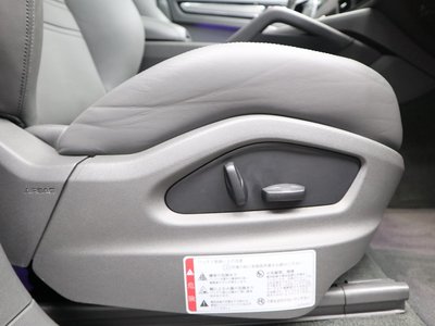 2022 Porsche CAYENNE thumbnail 48