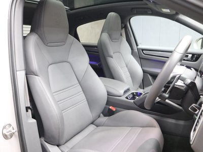2022 Porsche CAYENNE thumbnail 44