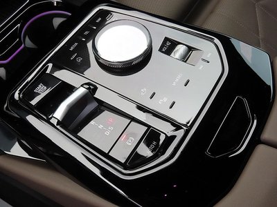 2025 BMW 5 SERIES 缩略图 11