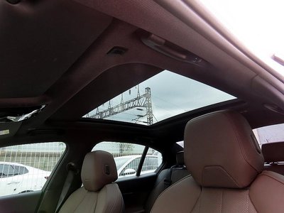 2025 BMW 5 SERIES 缩略图 17