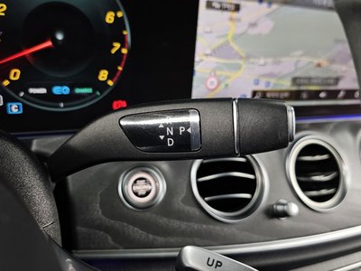 MERCEDES-BENZ E-CLASS - 9