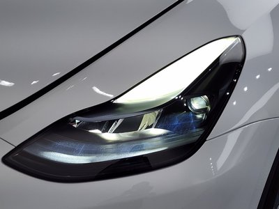 TESLA MODEL Y - 9