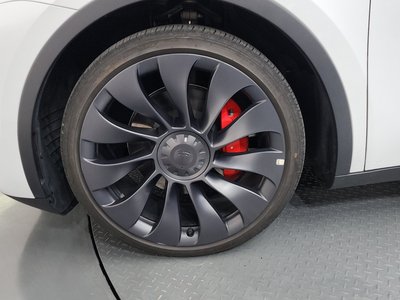 TESLA MODEL Y - 6