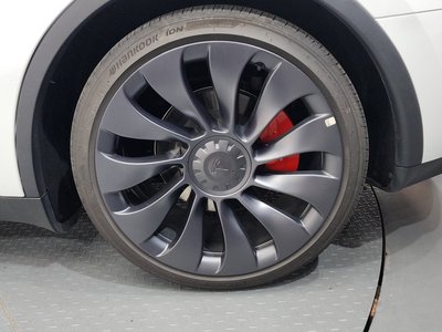 TESLA MODEL Y - 8