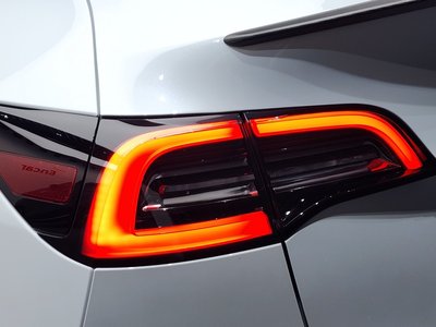 TESLA MODEL Y - 10