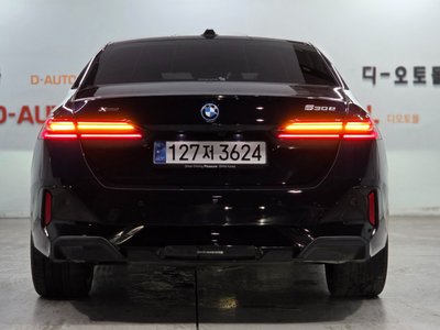 2025 BMW 5 SERIES — фото 6