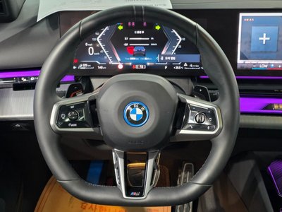 2025 BMW 5 SERIES — фото 10