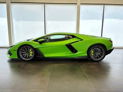 صورة 5 لـ 2025 Lamborghini REVUELTO