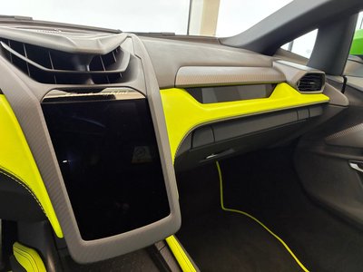2025 Lamborghini REVUELTO thumbnail 30