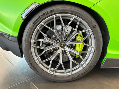 صورة 8 لـ 2025 Lamborghini REVUELTO