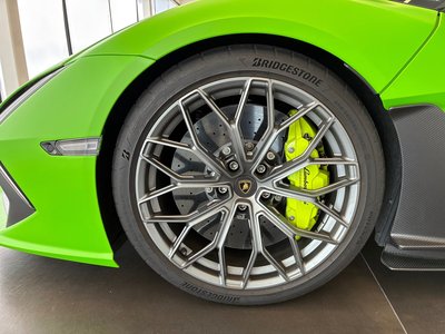 صورة 9 لـ 2025 Lamborghini REVUELTO