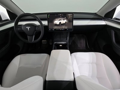 TESLA MODEL Y - 5