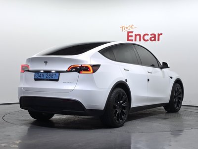 TESLA MODEL Y - 4