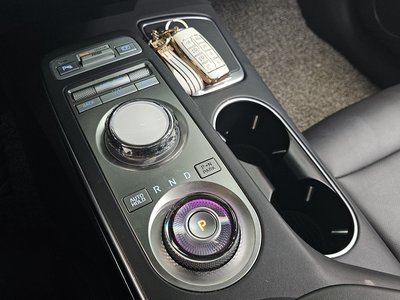 صورة 9 لـ 2022 Genesis GV70