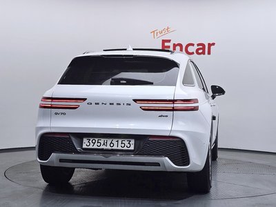 صورة 3 لـ 2022 Genesis GV70