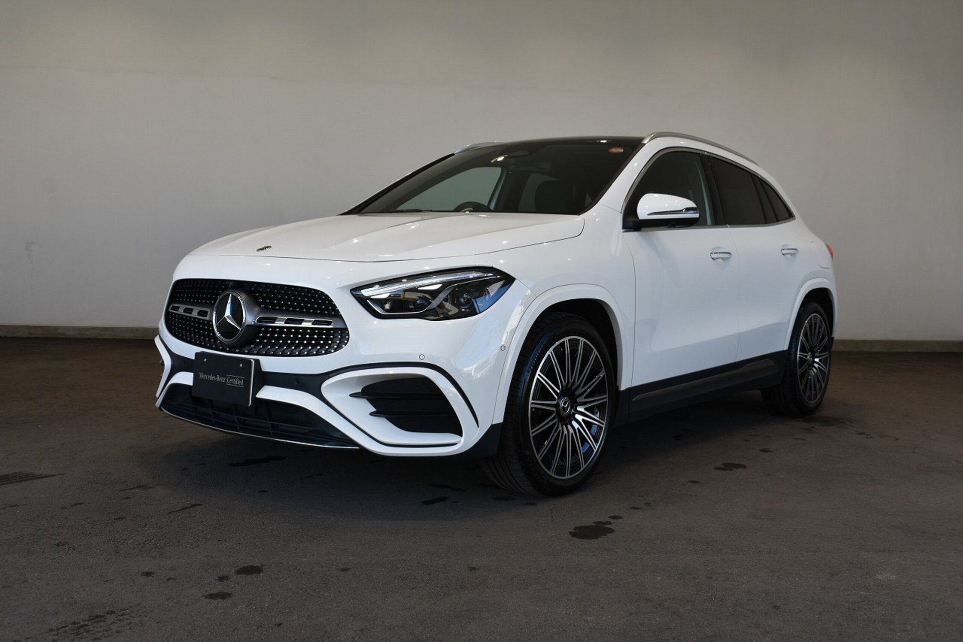 MERCEDES-BENZ GLA - View 1