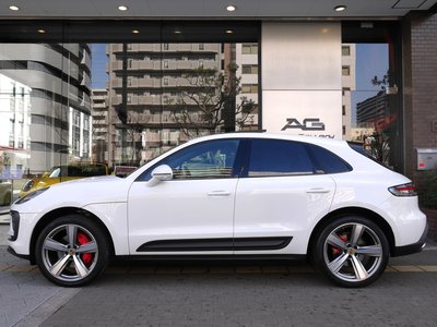 PORSCHE MACAN - 10