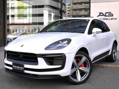 PORSCHE MACAN - 1