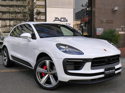 PORSCHE MACAN - 4