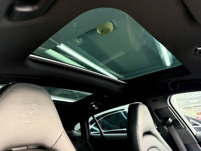 2019 Porsche PANAMERA thumbnail 34