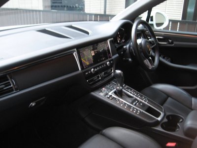 صورة مصغرة 16 لـ 2021 Porsche MACAN