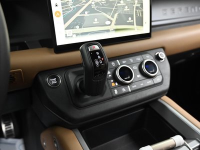 LAND ROVER DEFENDER - 9