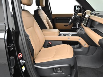 LAND ROVER DEFENDER - 10