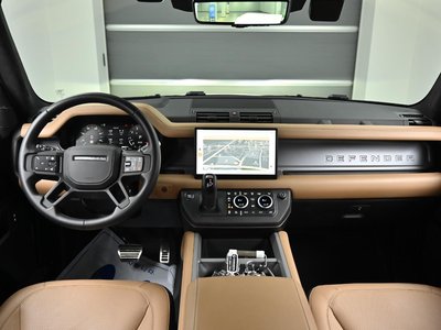LAND ROVER DEFENDER - 2